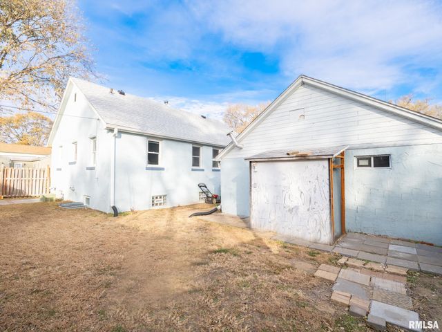 1401 S 6TH Street, Pekin, IL 61554