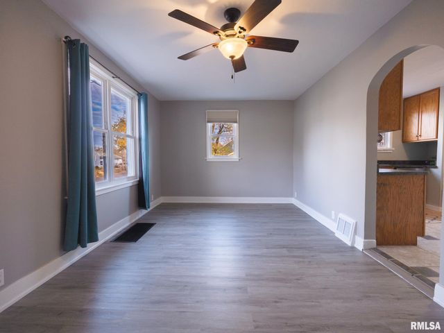 1401 S 6TH Street, Pekin, IL 61554