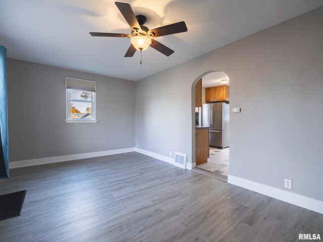 1401 S 6TH Street, Pekin, IL 61554