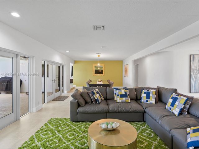 3721 N 55th Ave, Hollywood, FL 33021
