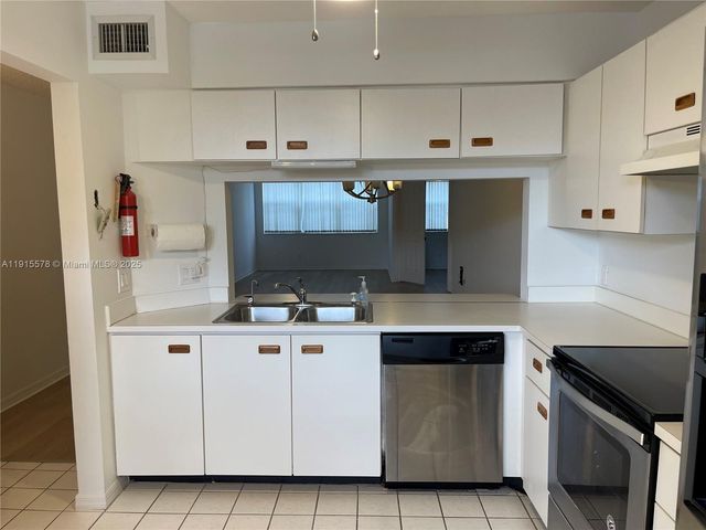 10369 NW 24th Pl 104, Sunrise, FL 33322