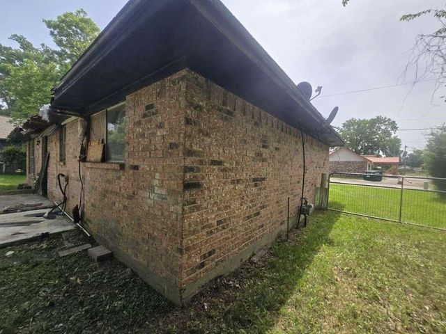 1303 N Mason Avenue, Cleveland, TX 77327
