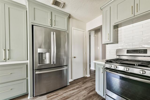 3425 Stevenwood Lane, Alvin, TX 77511