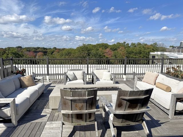 1 Revolution Way 307, Canton, MA 02021