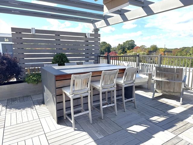 1 Revolution Way 307, Canton, MA 02021