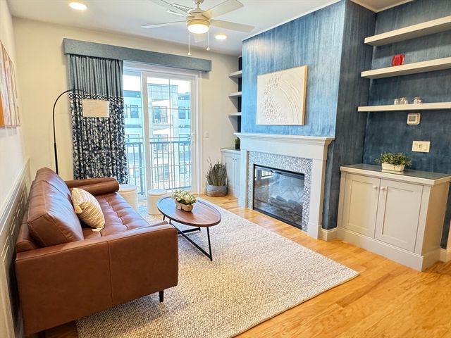 1 Revolution Way 307, Canton, MA 02021