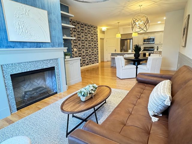 1 Revolution Way 307, Canton, MA 02021