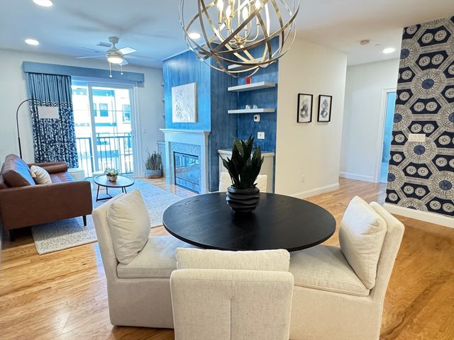 1 Revolution Way 307, Canton, MA 02021