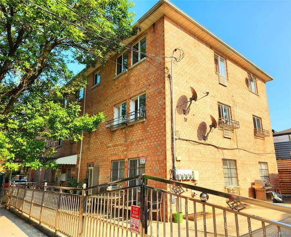 81-64 102nd Avenue 3rd Fl, Ozone Park, NY 11416