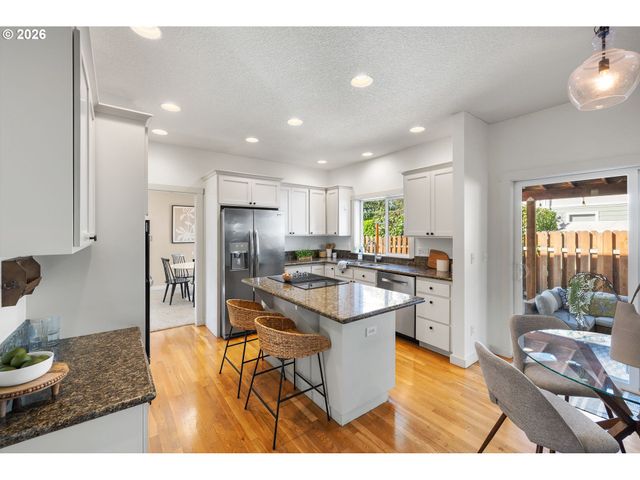 8945 Sw TERRETON Pl, Portland, OR 97223