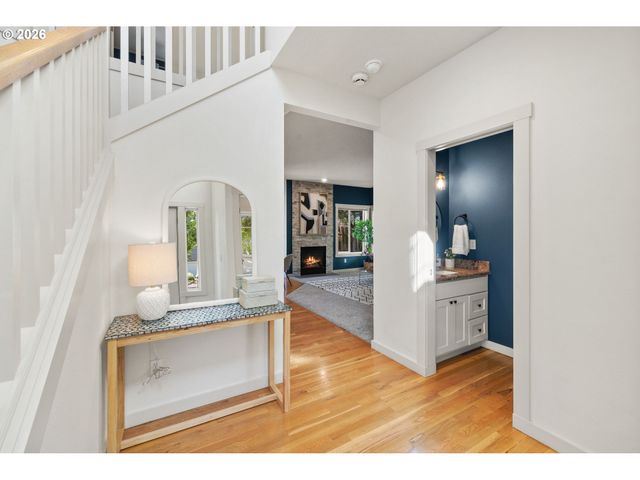 8945 Sw TERRETON Pl, Portland, OR 97223