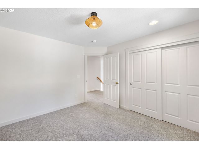 8945 Sw TERRETON Pl, Portland, OR 97223