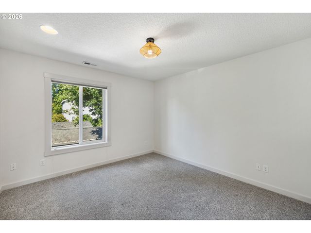 8945 Sw TERRETON Pl, Portland, OR 97223