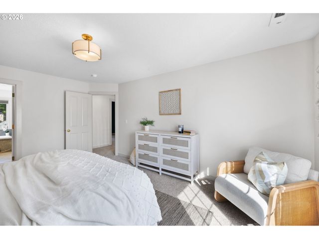 8945 Sw TERRETON Pl, Portland, OR 97223