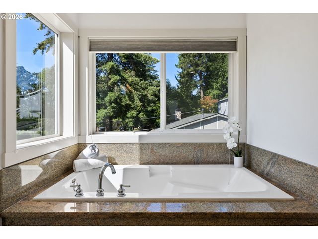 8945 Sw TERRETON Pl, Portland, OR 97223
