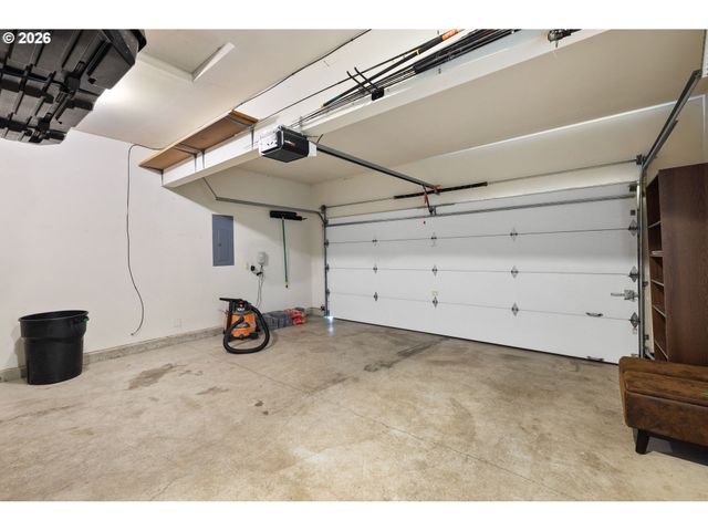 8945 Sw TERRETON Pl, Portland, OR 97223