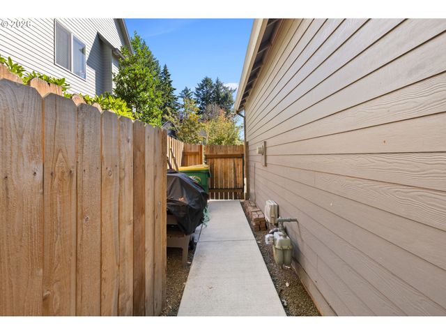 8945 Sw TERRETON Pl, Portland, OR 97223
