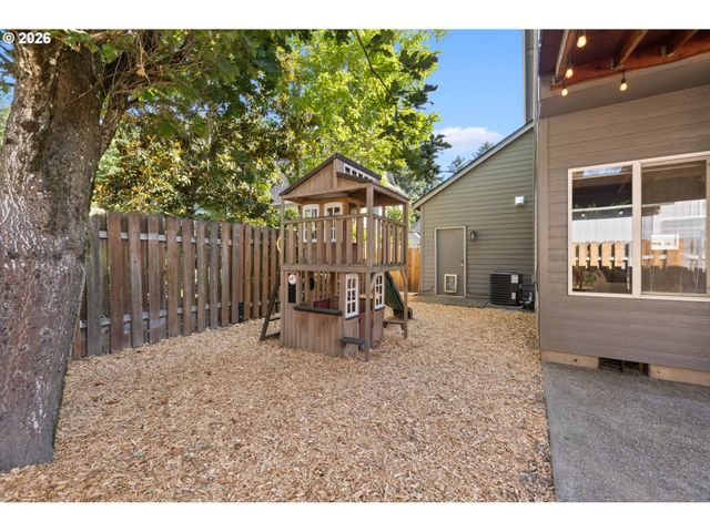 8945 Sw TERRETON Pl, Portland, OR 97223