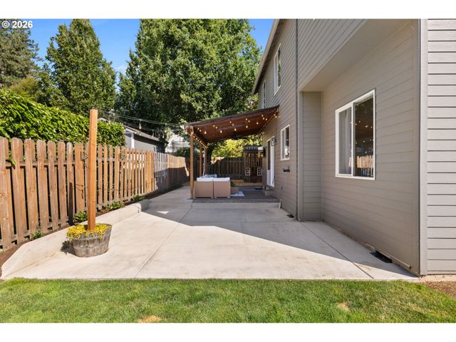 8945 Sw TERRETON Pl, Portland, OR 97223