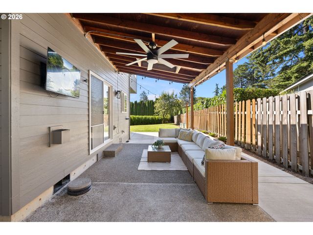 8945 Sw TERRETON Pl, Portland, OR 97223