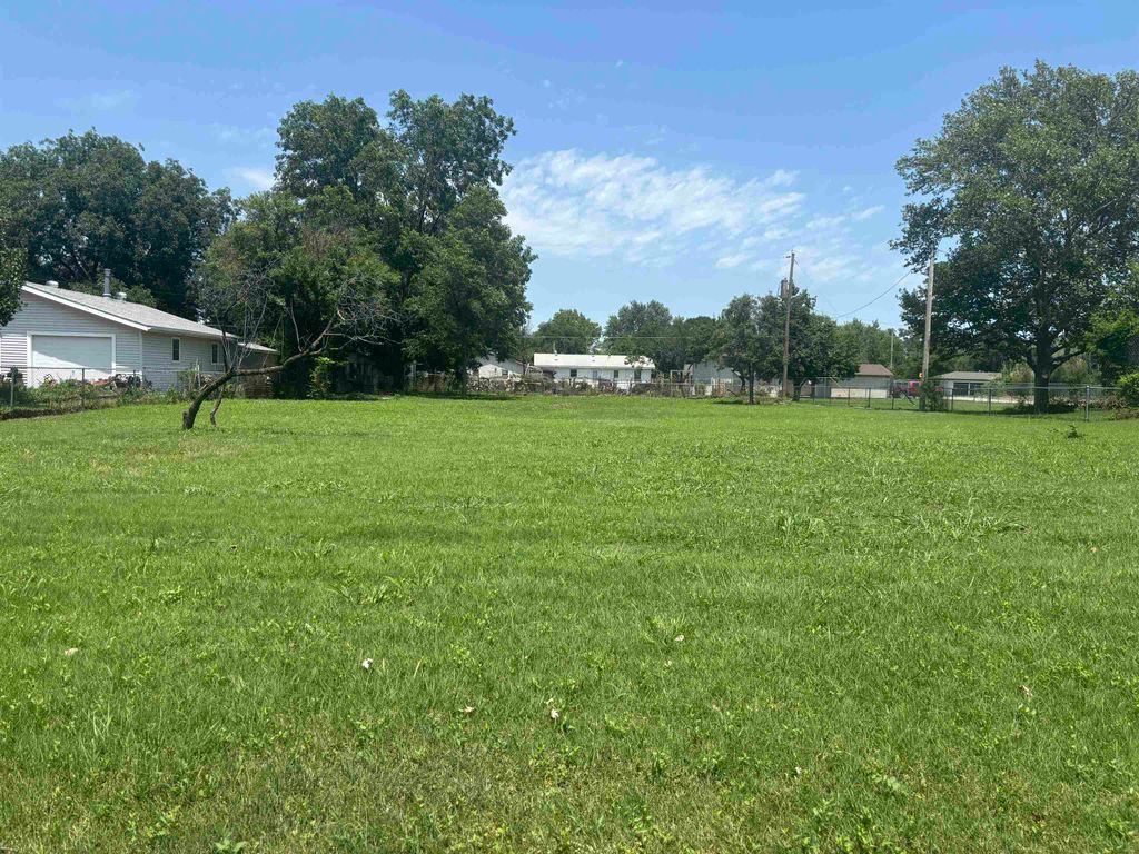 804 W 52nd St South, Wichita, KS 67217