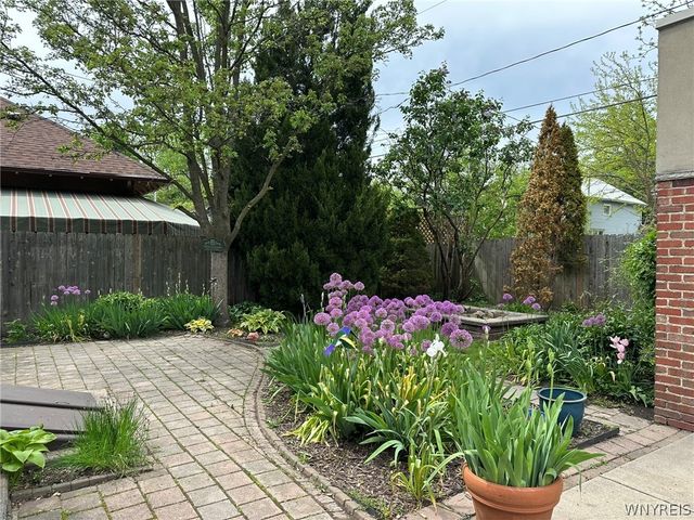 664 Orchard Parkway, Niagara Falls, NY 14301