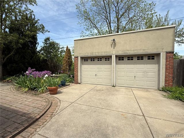 664 Orchard Parkway, Niagara Falls, NY 14301