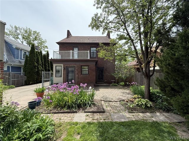 664 Orchard Parkway, Niagara Falls, NY 14301