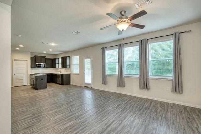 10001 Dalliance LN, Manor, TX 78653