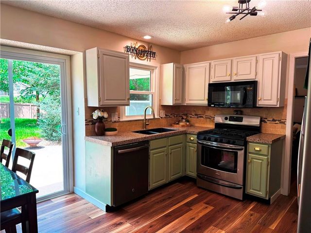 10002 W 98th Terrace, Overland Park, KS 66212