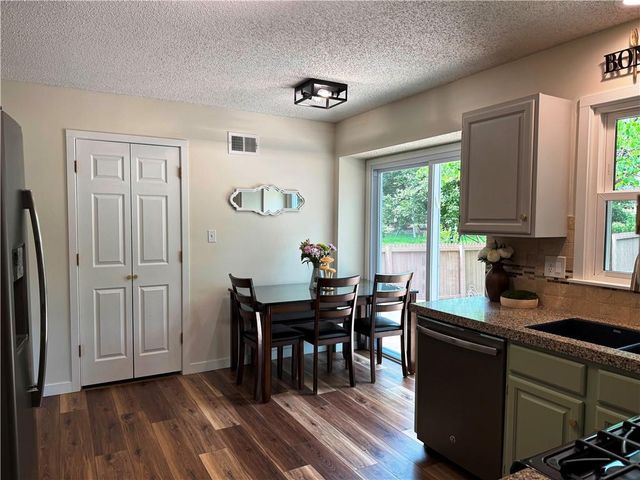 10002 W 98th Terrace, Overland Park, KS 66212