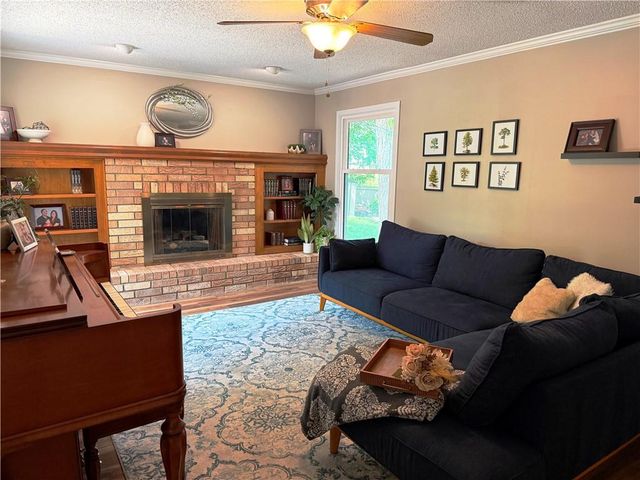 10002 W 98th Terrace, Overland Park, KS 66212