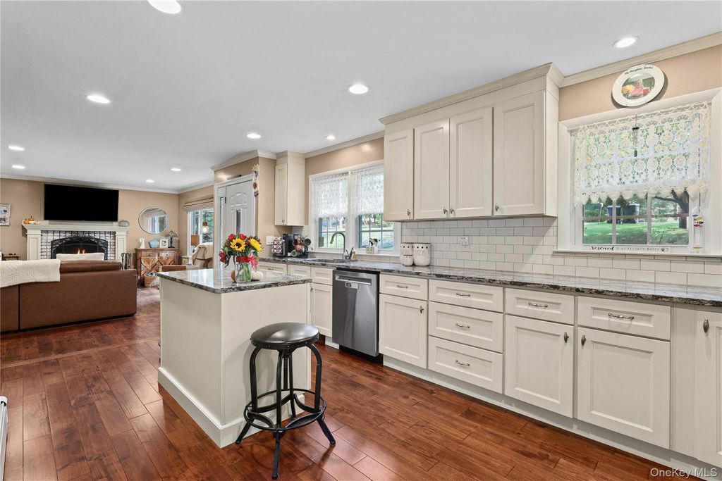 33 Nevins Road, Mahopac, NY 10541 — photo 2