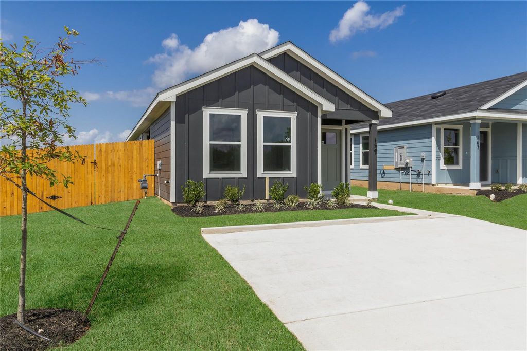 159 Safflower DR, Uhland, TX 78640
