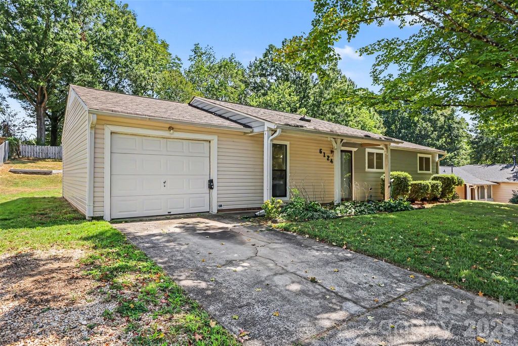 6124 Dwightware Boulevard, Charlotte, NC 28227