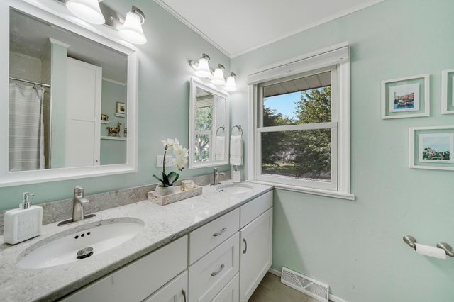 2017 Villard Avenue, Saint Paul, MN 55116