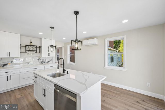 16 NEW RD, Aston, PA 19014