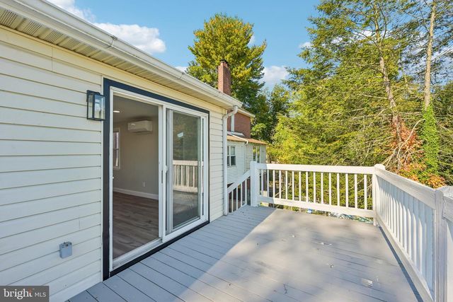 16 NEW RD, Aston, PA 19014