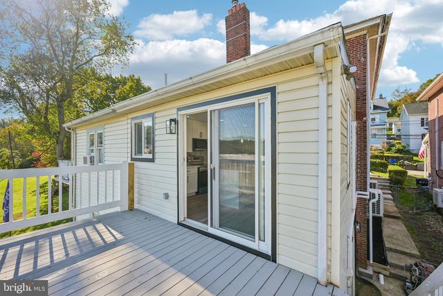 16 NEW RD, Aston, PA 19014