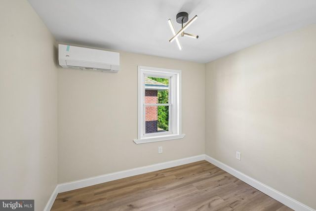 16 NEW RD, Aston, PA 19014