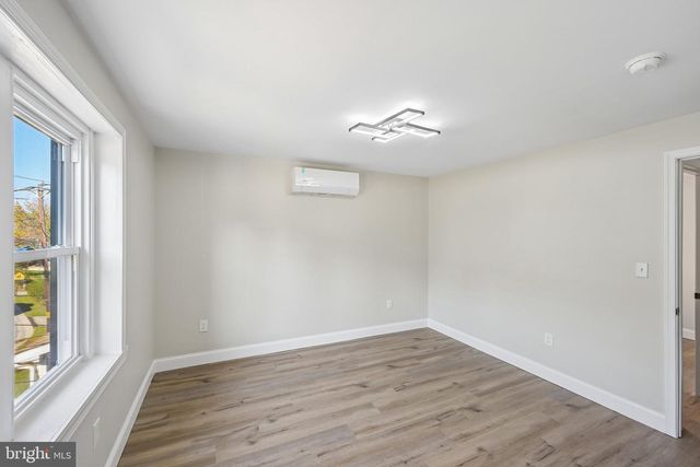 16 NEW RD, Aston, PA 19014