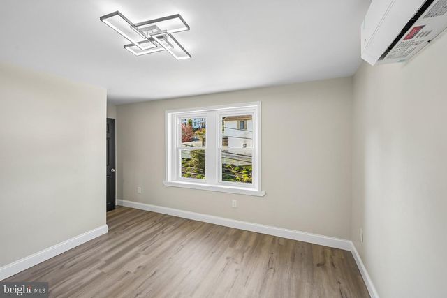 16 NEW RD, Aston, PA 19014