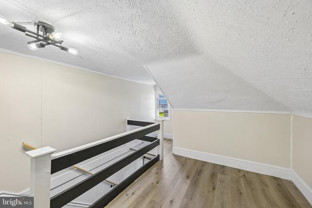 16 NEW RD, Aston, PA 19014