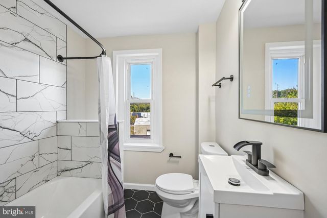 16 NEW RD, Aston, PA 19014