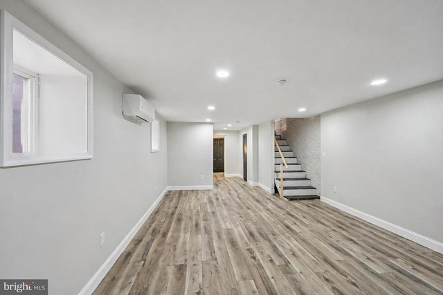 16 NEW RD, Aston, PA 19014