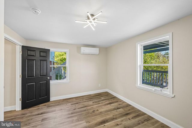 16 NEW RD, Aston, PA 19014