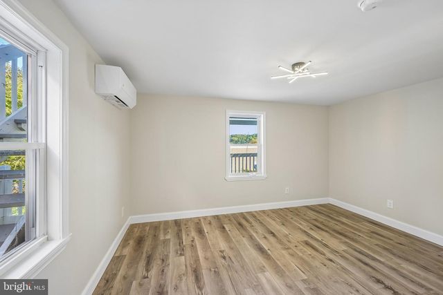 16 NEW RD, Aston, PA 19014
