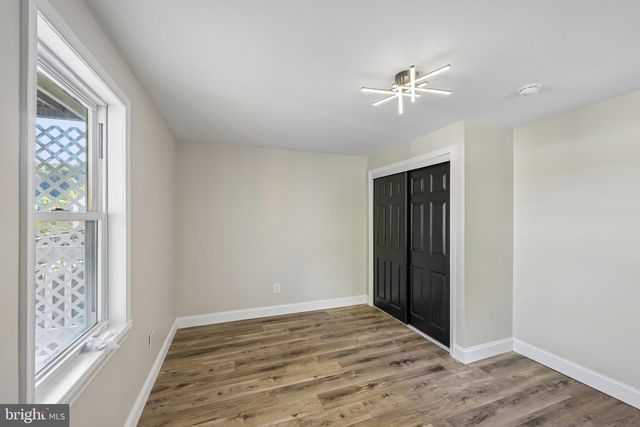 16 NEW RD, Aston, PA 19014