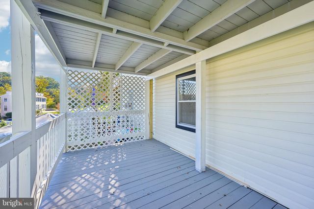 16 NEW RD, Aston, PA 19014