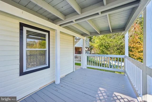 16 NEW RD, Aston, PA 19014